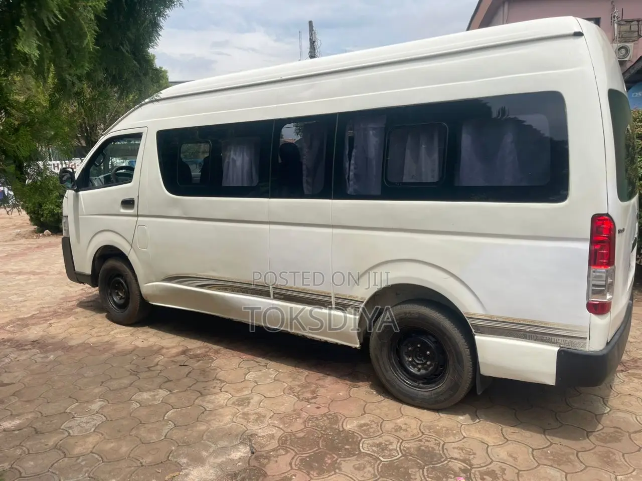 Toyota HiAce 2010 White