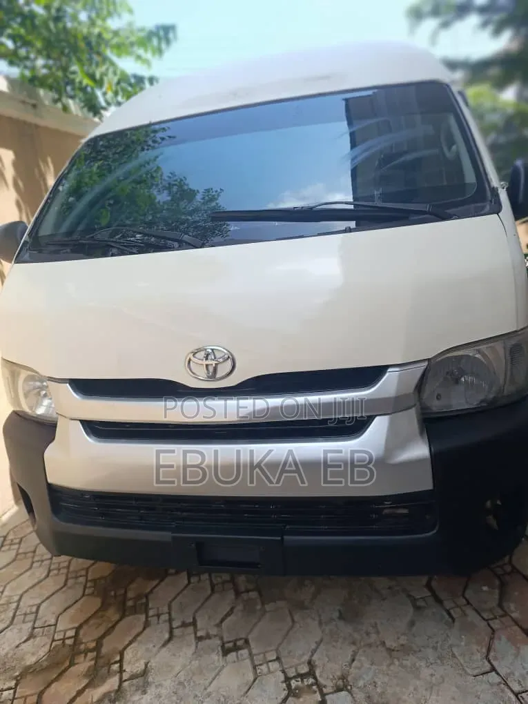 Toyota HiAce 2017 White