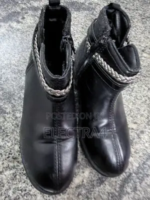 Women's Black Side-Zipper Winter Boots - Clean Sole
