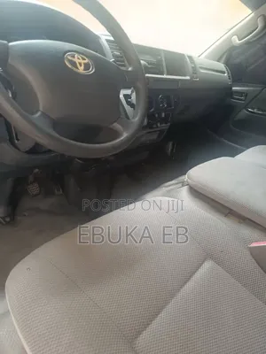 Toyota HiAce 2017 White