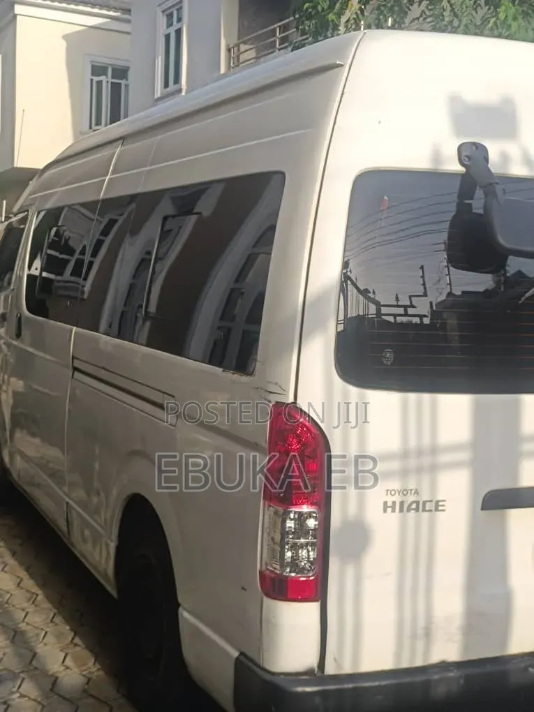 Toyota HiAce 2017 White