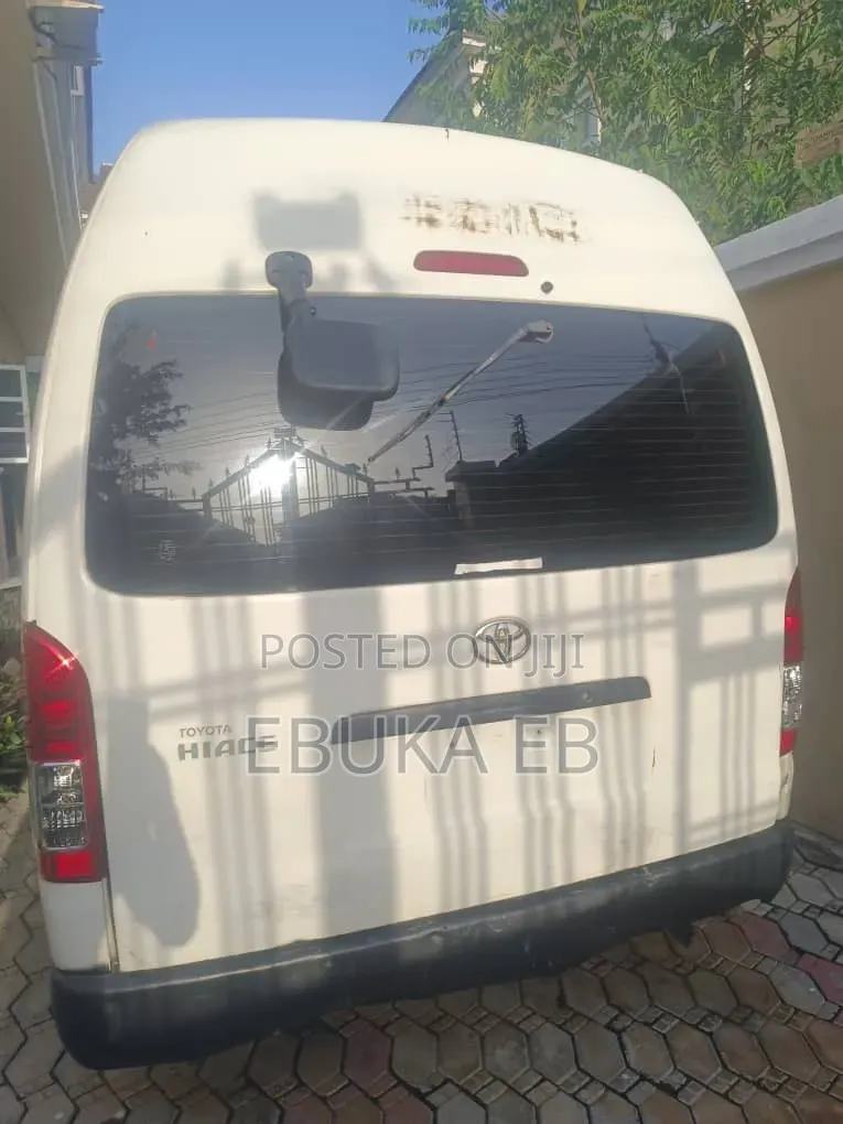 Toyota HiAce 2017 White