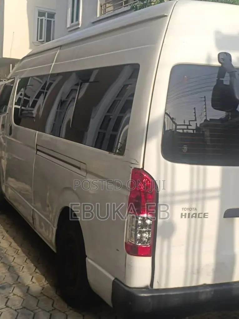 Toyota HiAce 2017 White