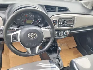 Toyota Yaris LE Hatchback 3dr 2013 Gray