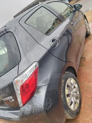 Toyota Yaris LE Hatchback 3dr 2013 Gray