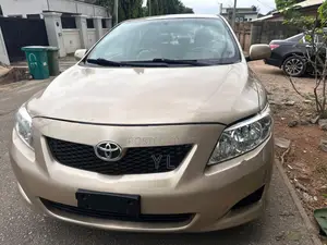 Toyota Corolla LE 4dr Sedan (1.8L 4cyl 4A) 2010 Gold