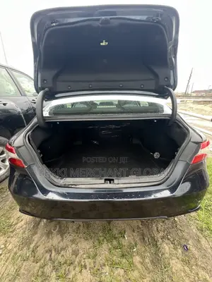 Toyota Camry SE FWD 2020 Blue