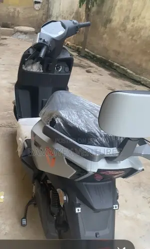New Yadea Velax 2024 Black