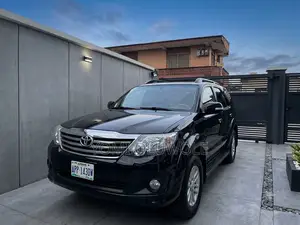Toyota Fortuner 2.4 D AWD 2015 Black