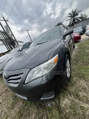 Toyota Camry LE 4dr Sedan (2.5L 4cyl 6AM) 2010 Gray