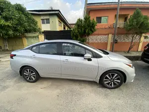 Nissan Versa 1.6 SV 2021 Silver