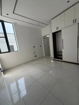 6bdrm Duplex in Berger for sale
