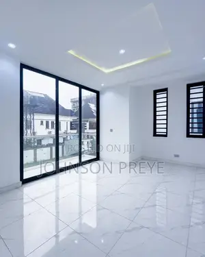 2bdrm Apartment in Lekki Phase 1 for rent