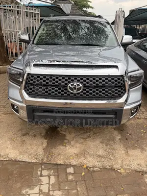 Toyota Sequoia Limited FFV 4dr SUV 4WD (5.7L 8cyl 6A) 2014 Silver