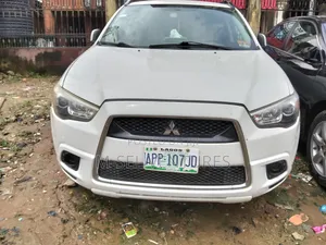 Mitsubishi Outlander SE 2011 White