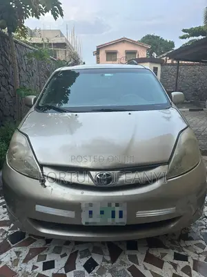 Toyota Sienna 2006 Gold