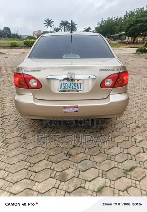 Toyota Corolla LE 2004 Gold