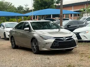 Toyota Camry XSE V6 4dr Sedan (3.5L 6cyl 6A) 2016 Gold