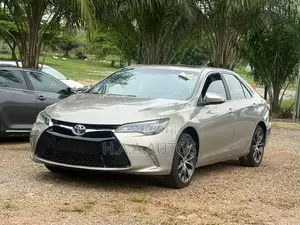 Toyota Camry XSE V6 4dr Sedan (3.5L 6cyl 6A) 2016 Gold
