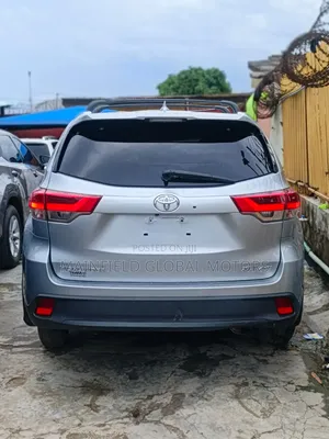 Toyota Highlander XLE 4x2 V6 (3.5L 6cyl 8A) 2017 Silver