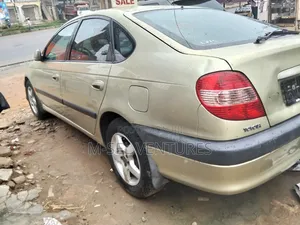 Toyota Avensis 1.6 VVT-i 2000 Gold