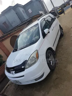Toyota Sienna LE AWD 2005 White