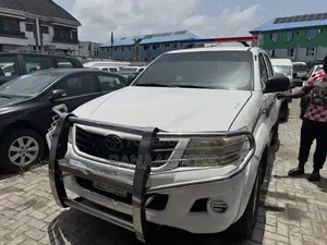 Toyota Hilux 2010 White