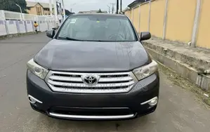 Toyota Highlander SE 2011 Gray
