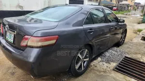 Toyota Camry XLE V6 4dr Sedan (3.5L 6cyl 6A) 2011 Blue