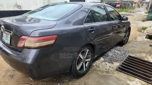 Toyota Camry XLE V6 4dr Sedan (3.5L 6cyl 6A) 2011 Blue