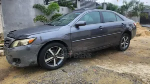 Toyota Camry XLE V6 4dr Sedan (3.5L 6cyl 6A) 2011 Blue