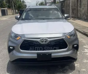 Toyota Highlander XLE AWD 2023 Silver