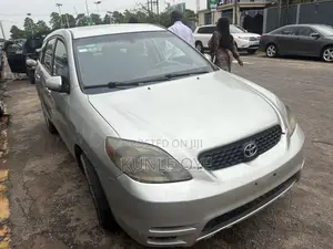 Toyota Matrix XR Hatchback FWD (1.8L 4cyl 4A) 2003 Silver