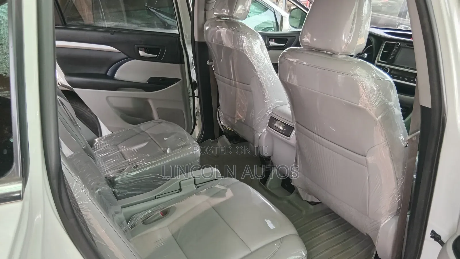 Toyota Highlander XLE 4x4 V6 (3.5L 6cyl 8A) 2018 Off white