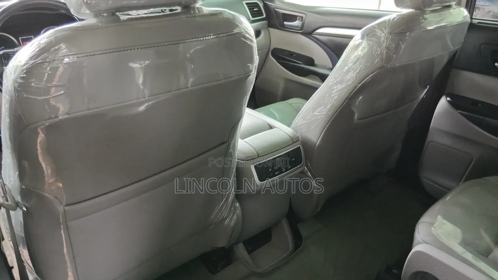 Toyota Highlander XLE 4x4 V6 (3.5L 6cyl 8A) 2018 Off white