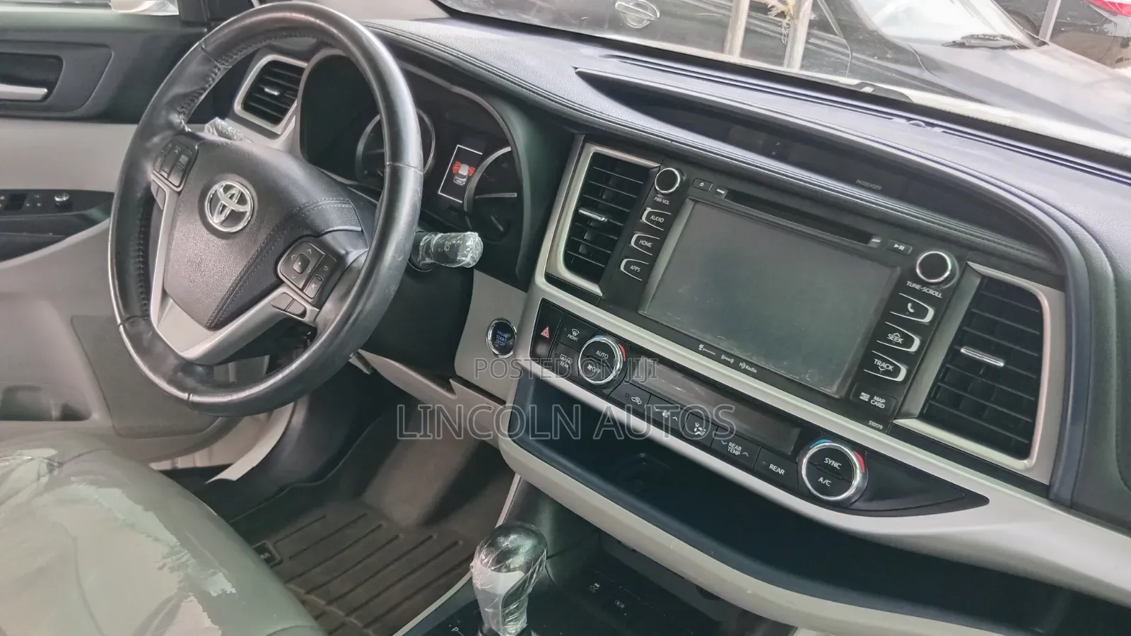 Toyota Highlander XLE 4x4 V6 (3.5L 6cyl 8A) 2018 Off white