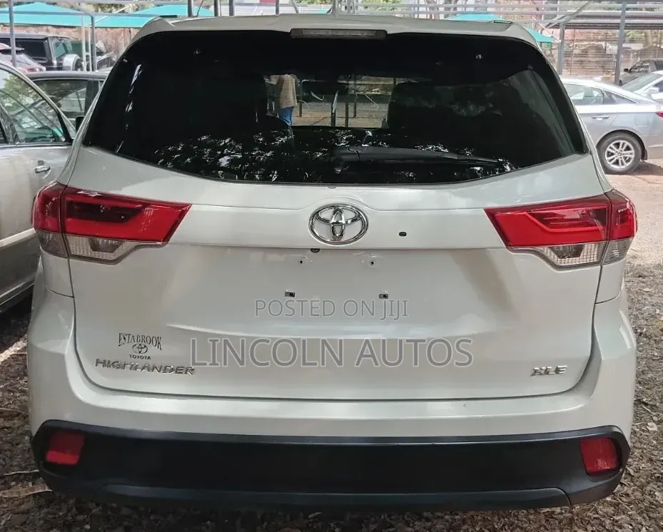 Toyota Highlander XLE 4x4 V6 (3.5L 6cyl 8A) 2018 Off white