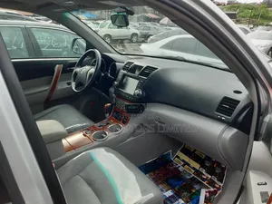 Toyota Highlander Limited 2011 Silver