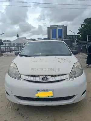 Toyota Sienna LE 2008 White
