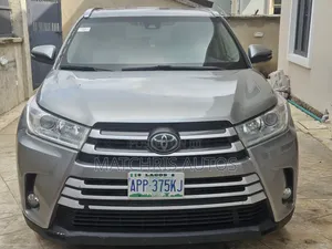 Toyota Highlander XLE 4x2 V6 (3.5L 6cyl 8A) 2017 Silver