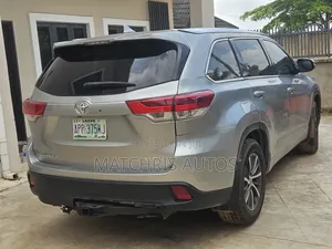 Toyota Highlander XLE 4x2 V6 (3.5L 6cyl 8A) 2017 Silver