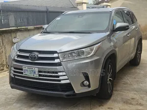 Toyota Highlander XLE 4x2 V6 (3.5L 6cyl 8A) 2017 Silver