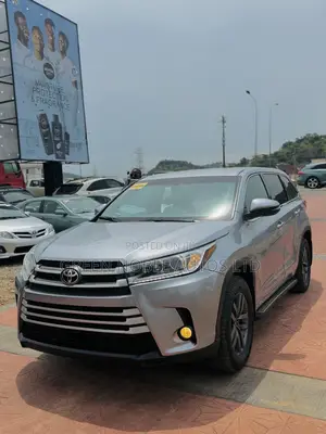 Toyota Highlander LE 4x4 V6 (3.5L 6cyl 8A) 2017 Silver