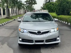 Toyota Camry SE 4dr Sedan (2.5L 4cyl 6A) 2013 Silver