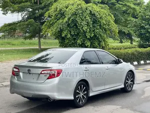 Toyota Camry SE 4dr Sedan (2.5L 4cyl 6A) 2013 Silver
