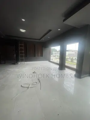 85sqms Office Space/Shop Facing the Road on the 1st Floor en-Suite