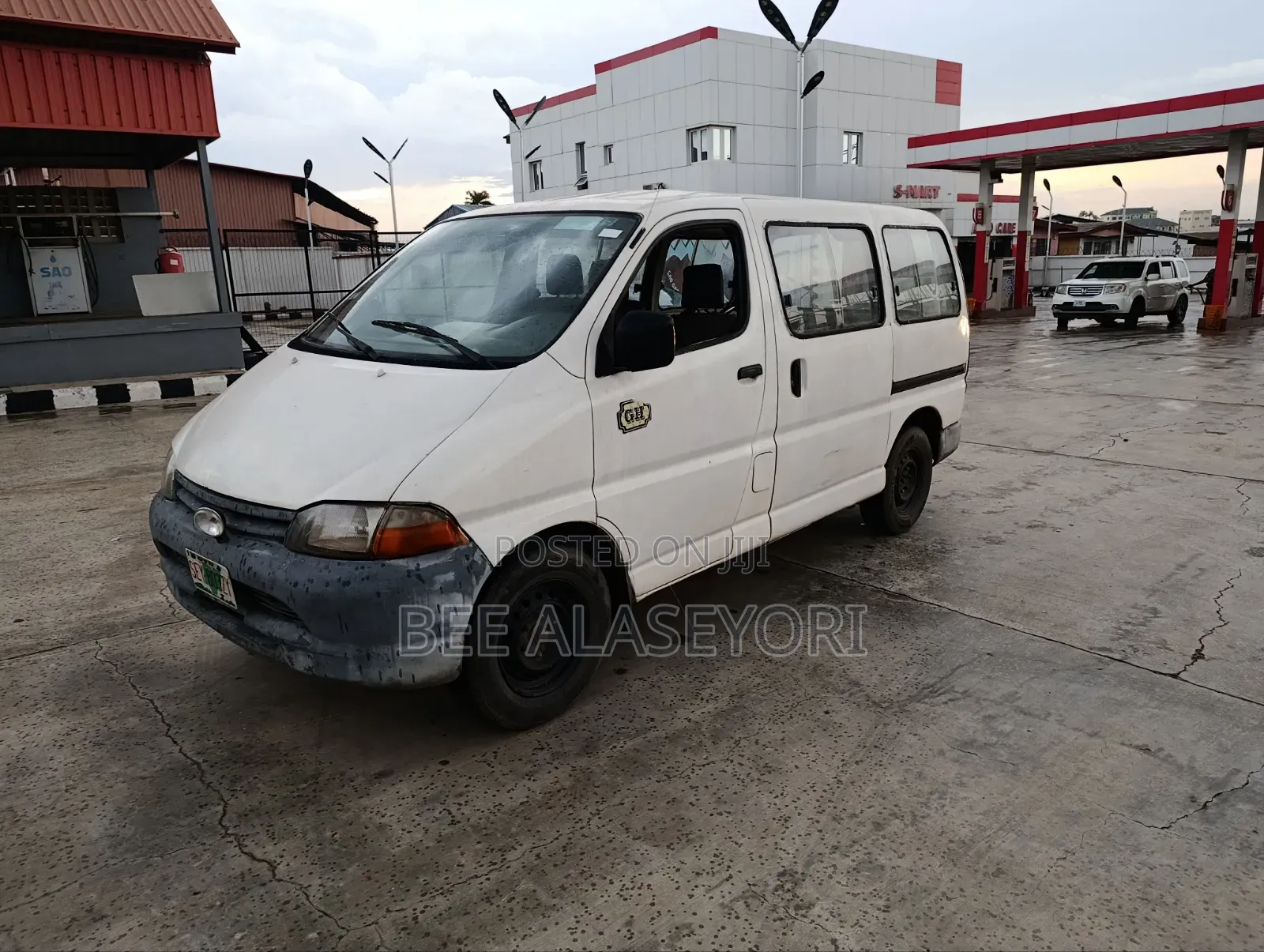 Toyota HiAce 1998 White