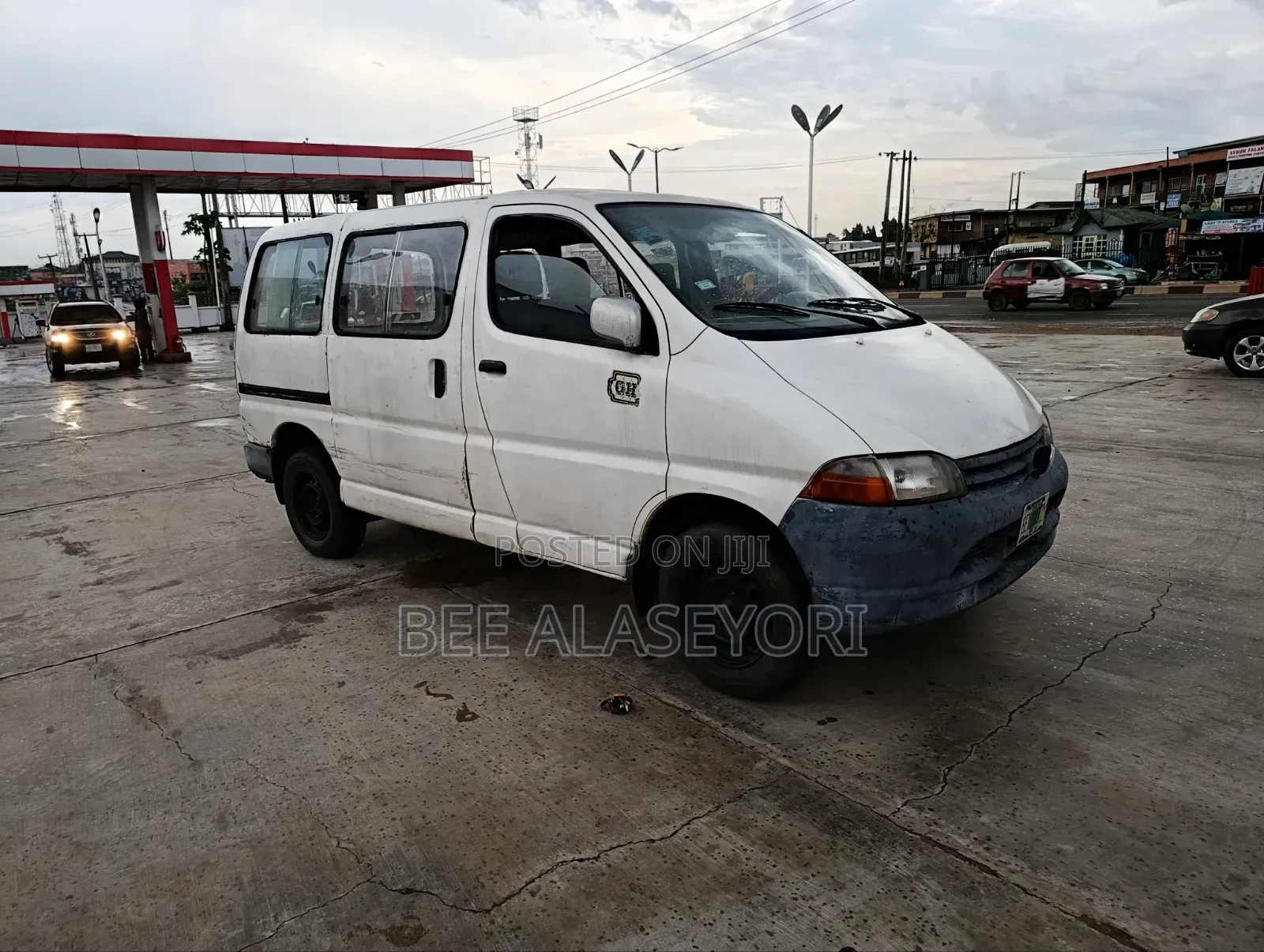 Toyota HiAce 1998 White