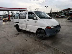 Toyota HiAce 1998 White