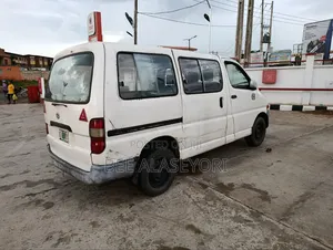Toyota HiAce 1998 White